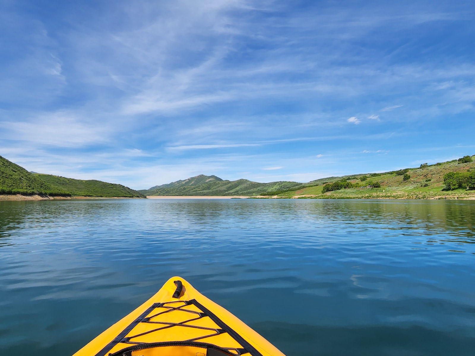 Comment choisir son kayak de pêche gonflable pour pêcher en lac de montagne ?