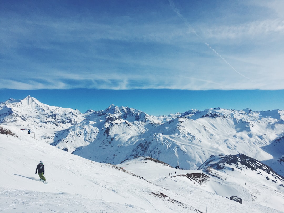 Classe 2 ski : quel niveau et quelles pistes pour progresser efficacement ?