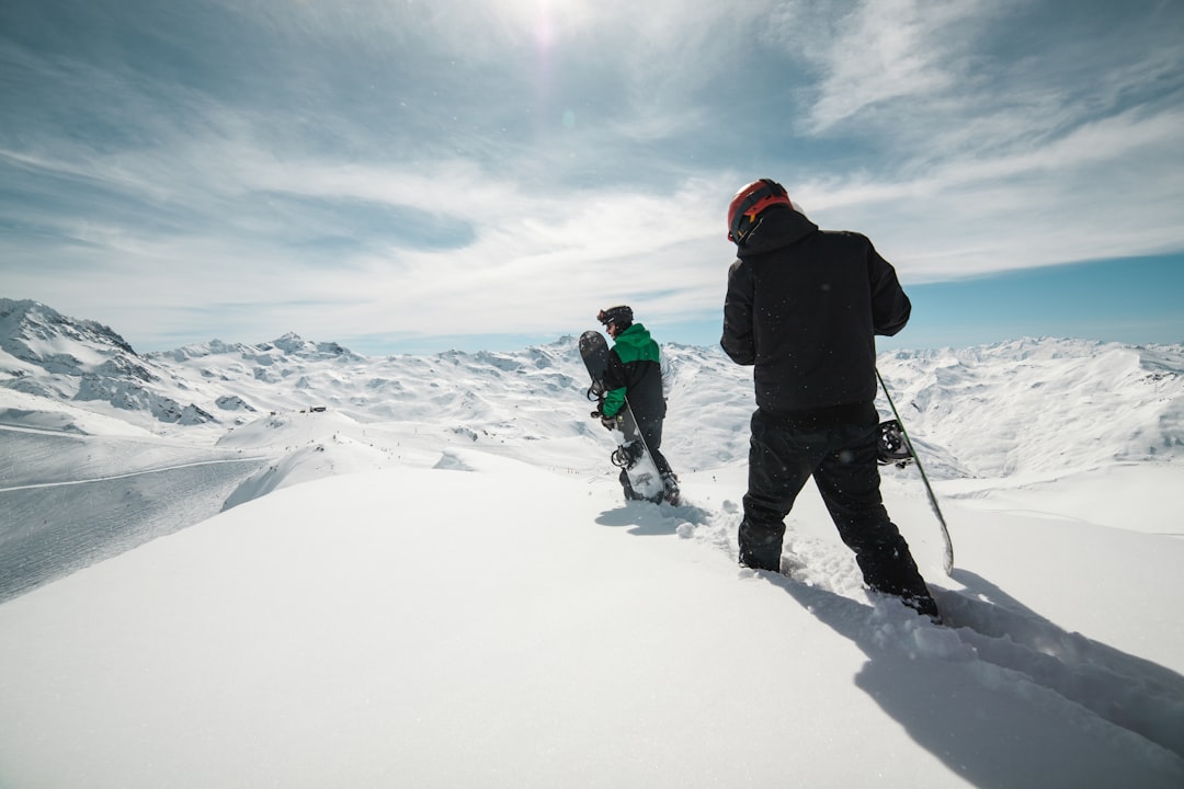 Comment choisir le bon niveau snowboard enfant pour une progression optimale ?