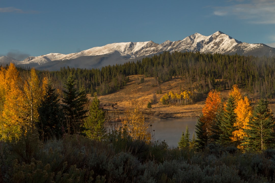 Comment découvrir le lac de Peyre en randonnée et en profiter pleinement